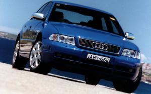 Audi S4 Sedan 1997 года (AU)